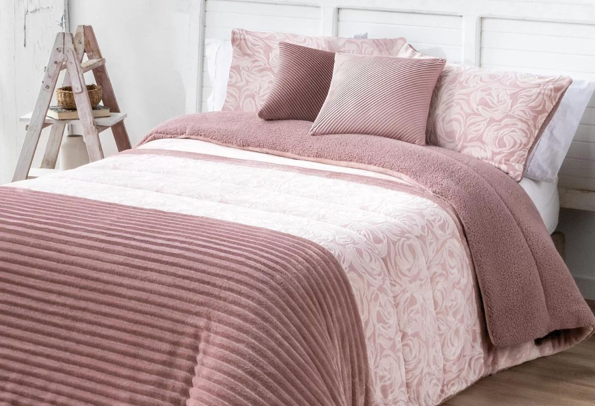 Couette en peau de mouton de Fleurs Rose Manterol