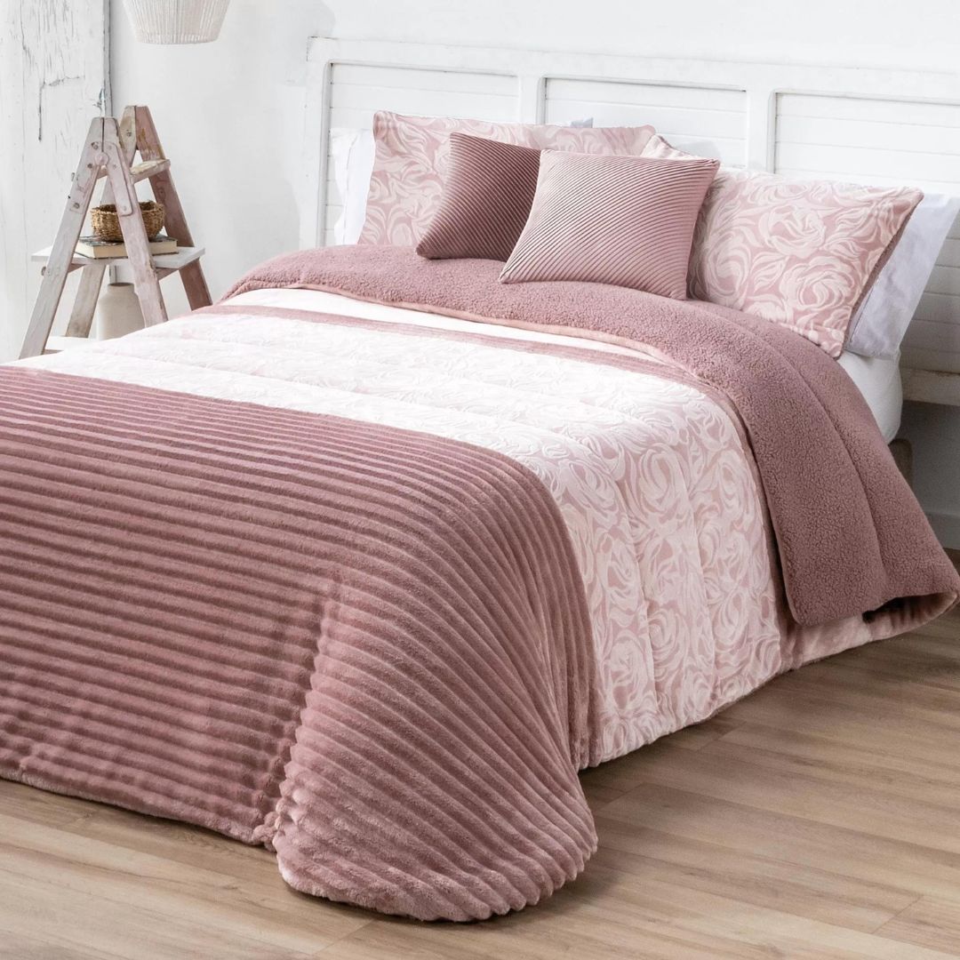 Couette en peau de mouton de Fleurs Rose Manterol